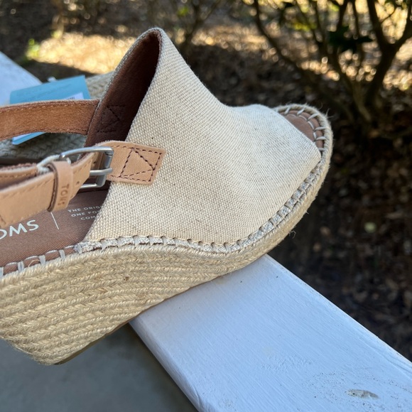 NWT Toms Wedge Sandals - Size 8 - Picture 7 of 9
